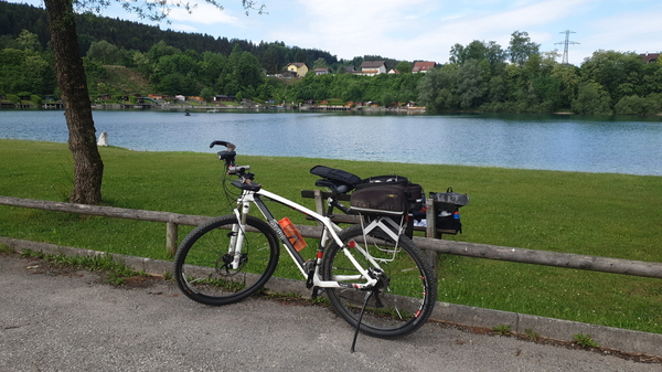 Mein Bike am Baggersee, aufgewärmt von der Radwandertag-Runde in Vorfreude auf den "Hager-Lies-Reloaded" Radweg geplant aus Tour am Nachmittag