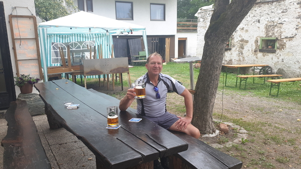 Ein Prost auf Kärnten mit einem Bierchen (Altes Brünn) aus Brünn in der Slowakei