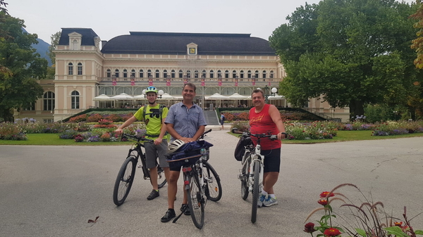 Vor dem Kurhaus in Bad Ischl