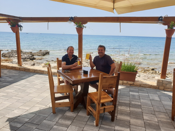 Ein Prost auf den Toni, der uns gut und sicher an`s Ziel unserer Urlaubsreise nach Rovinj gebracht hat