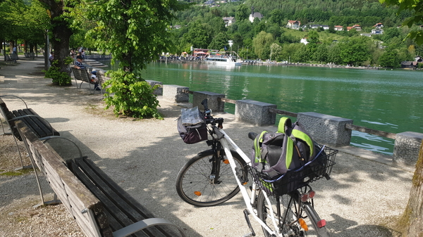 Die Seepromenade in Mondsee 