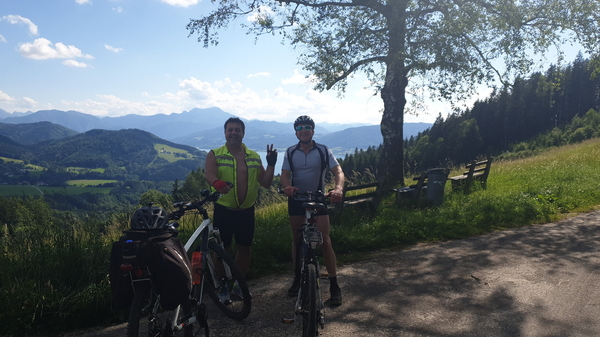 Am Gahberg mit Blick am Attersee runter