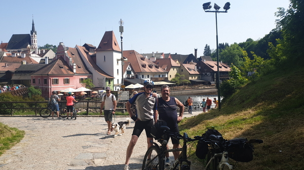 Schon innerhalb der Altstadt, neben der Moldau mit Blick auf den Stadtkern