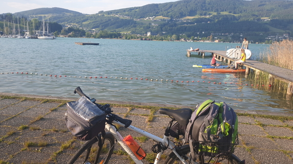 Badeplatz in Schwarz-Indien mit Blick nach Mondsee