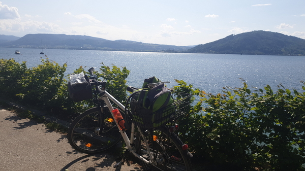 Blick von Kammer aus über den Attersee zum Buchberg 