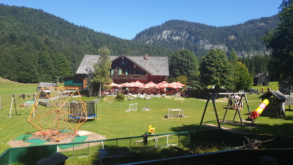 Der Gasthof auf der Blaa-Alm, der auch zur Heli`s Loserhütte am Loser gehört