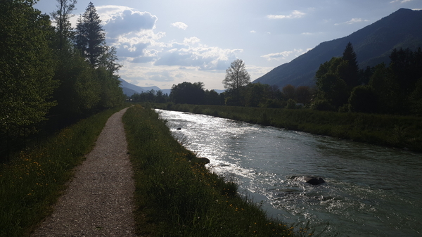 Geh-/Radweg entlang der Ischl Richtung Strobl