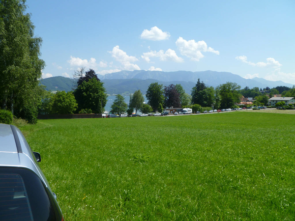 Blick von der Parkmöglichkeit zum See / Clubgelände