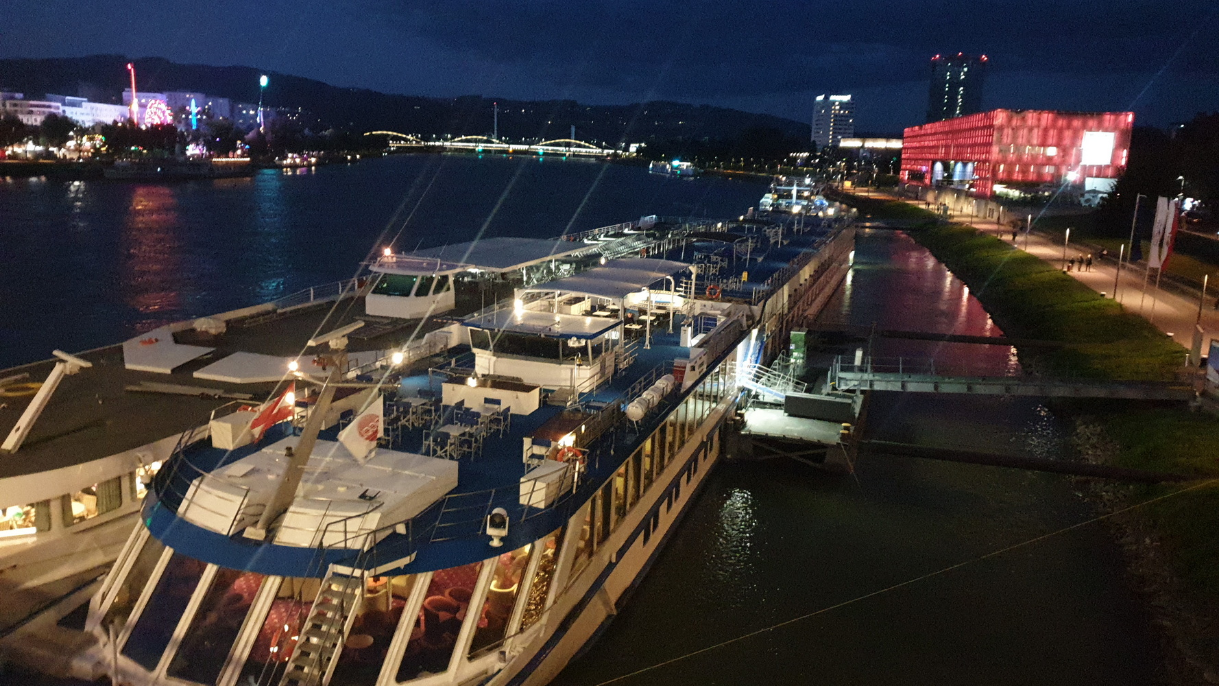 Fluss-Kreuzfahrtschiff
